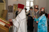 Priest, Nikolai Shvachka, conducting a wedding ceremony in the village Church of St. Nikolai in Pogost, Ryazan Province, Russia. 2006